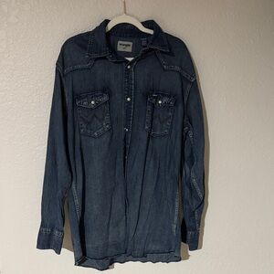 Wrangler Men's Dark Blue Casual Shirt